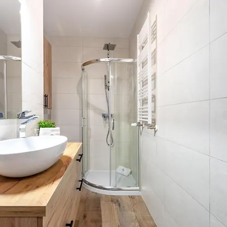 Invest Park A14 Baseny, Sauny, Silownia * 스클라르스카포렘바